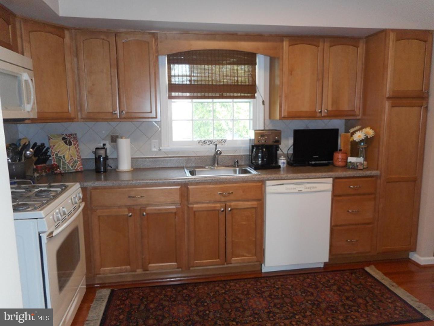 22 Dawn Road Levittown, PA 19056 - Photo 7 of 23 Kitchen