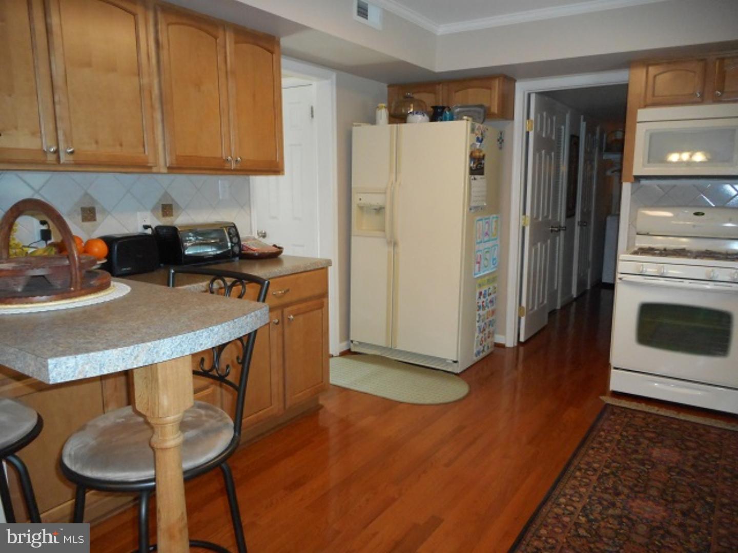 22 Dawn Road Levittown, PA 19056 - Photo 9 of 23 Kitchen