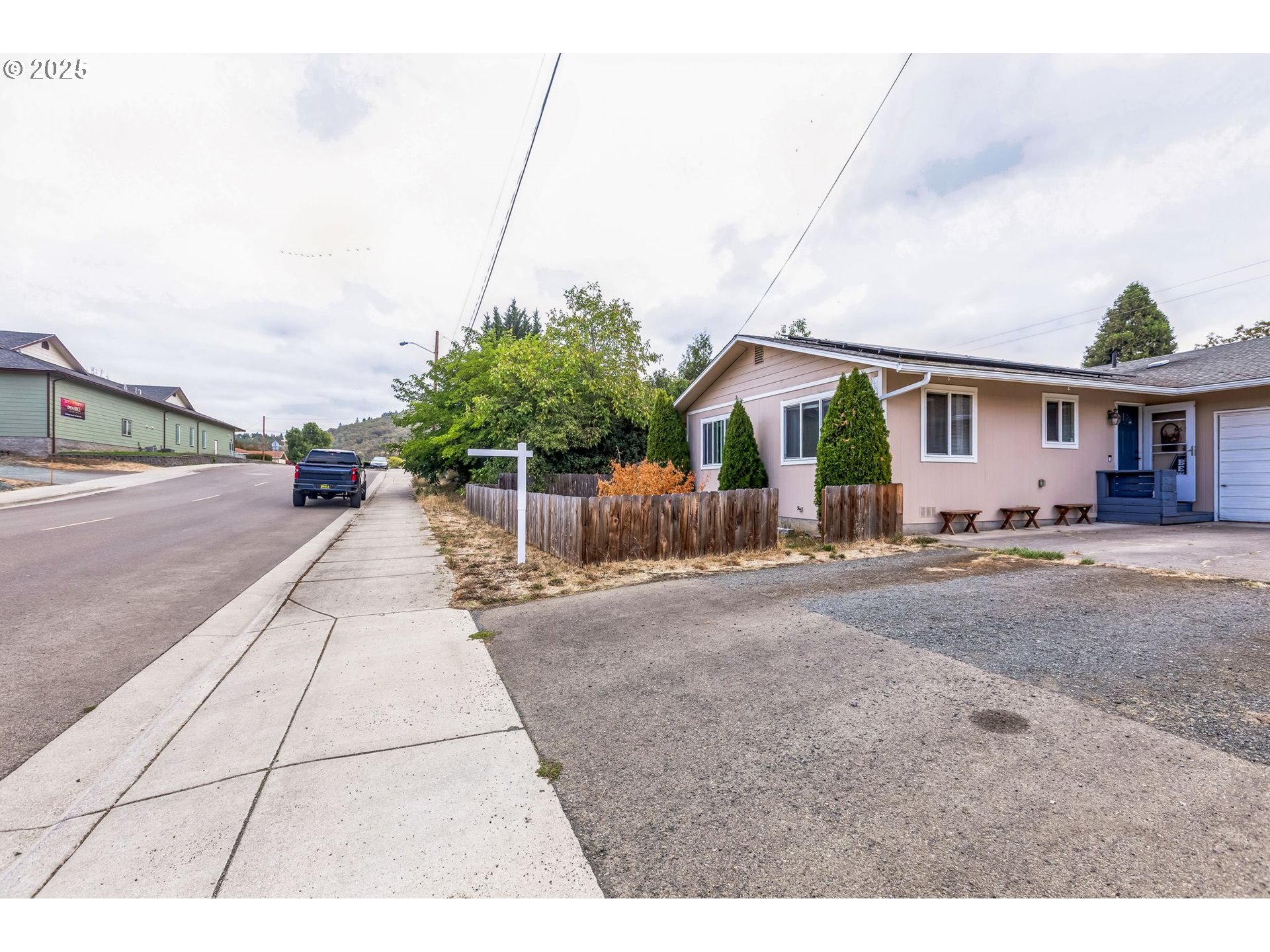663 East 4th Avenue Riddle, OR 97469 - Photo 6 of 40