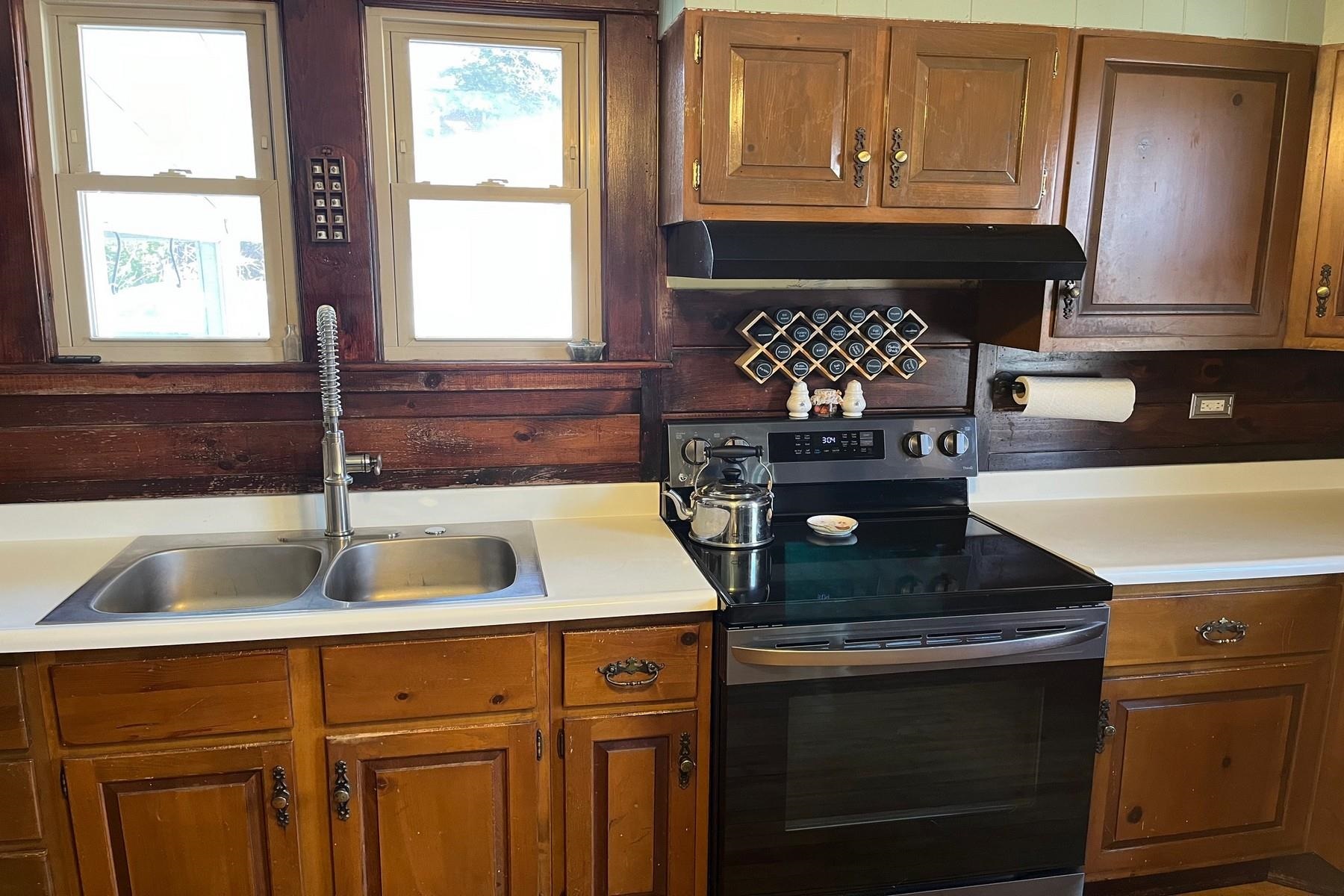 213 Columbian Avenue Rutland, VT 05701 - Photo 14 of 39