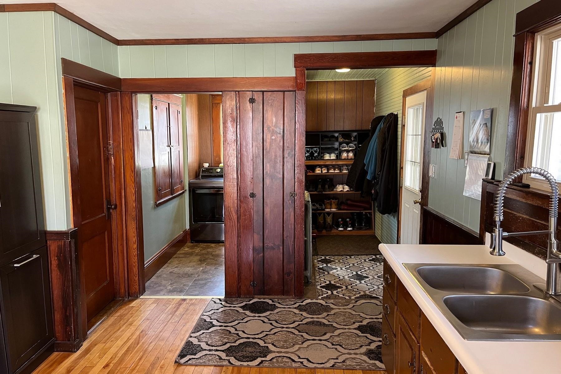 213 Columbian Avenue Rutland, VT 05701 - Photo 16 of 39