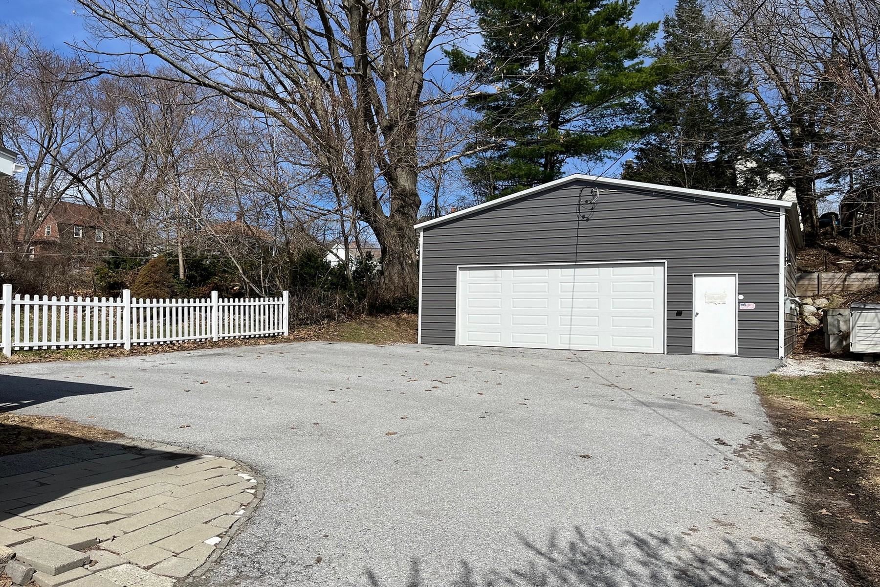 213 Columbian Avenue Rutland, VT 05701 - Photo 5 of 39