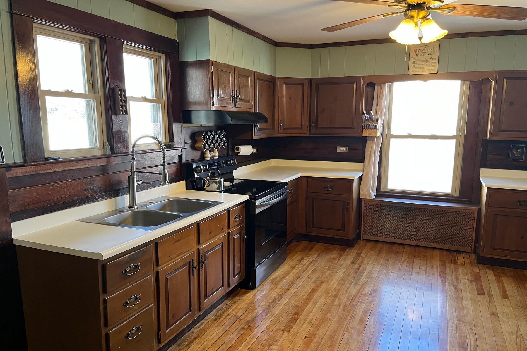 213 Columbian Avenue Rutland, VT 05701 - Photo 10 of 39