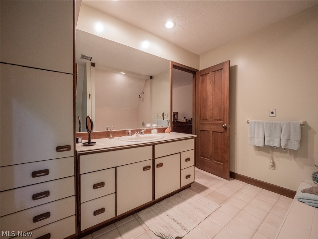 38310 Ridge Road Willoughby, OH 44094 - Photo 16 of 34 Gallery Image 16
