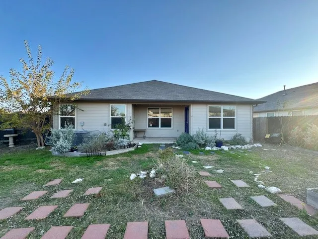 $2,000 | 407 Marimoor Drive, Hutto, TX 78634