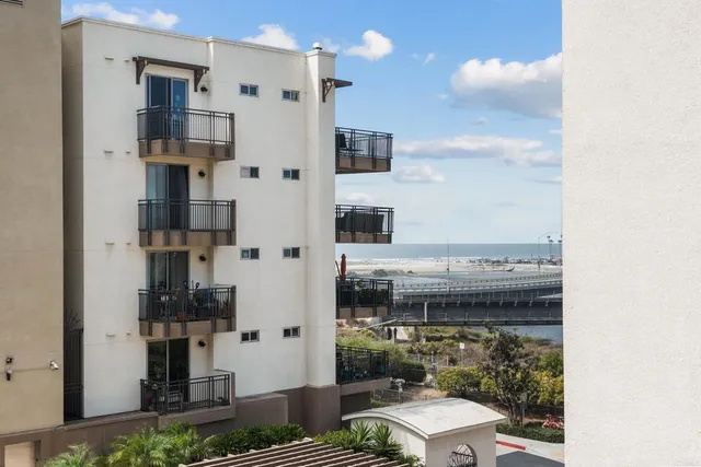 $1,160,000 | 1019 Costa Pacifica Way, Unit 1210, Oceanside, CA 92054