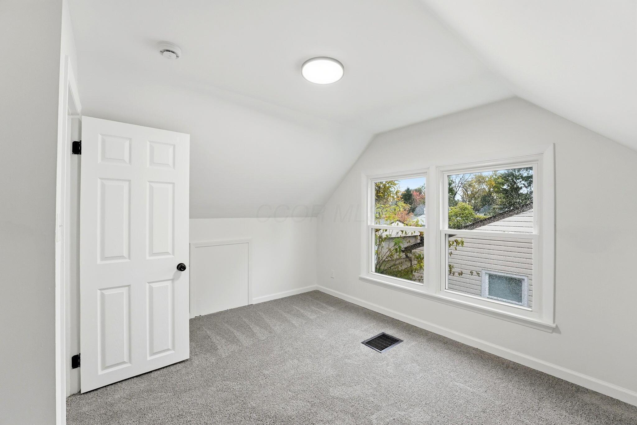 241 Sturbridge Road Columbus, OH 43228 - Photo 37 of 49 16-web-or-mls-242-sturbridge-rd
