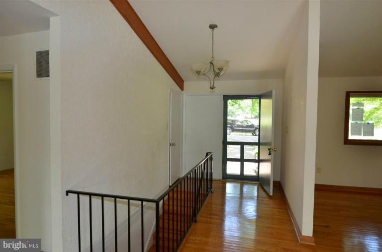 11425 Hook Road Reston, VA 20190 - Photo 14 of 20 Interior (General)