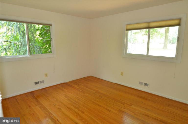 11425 Hook Road Reston, VA 20190 - Photo 3 of 20 Bedroom