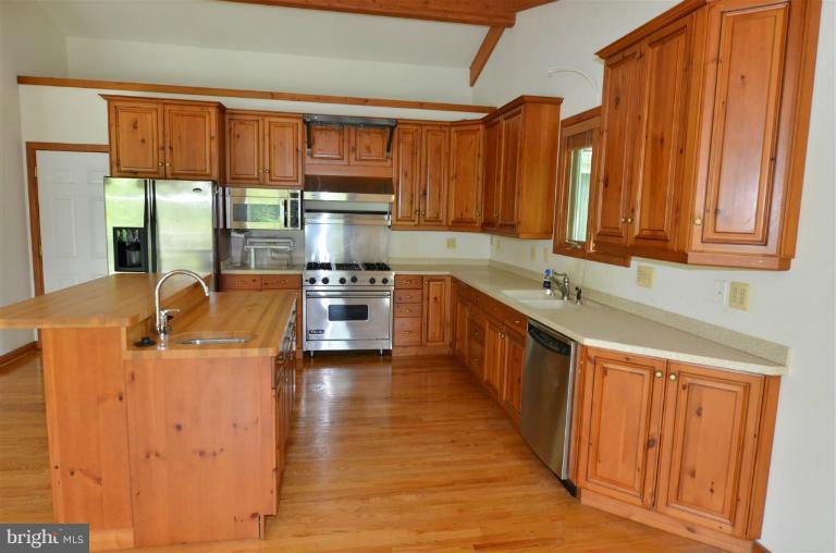 11425 Hook Road Reston, VA 20190 - Photo 4 of 20 Kitchen