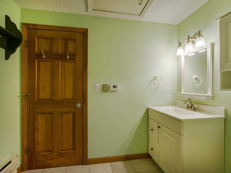 43 Spar Cove Road Freeport, ME 04032 - Photo 21 of 24 Bathroom.