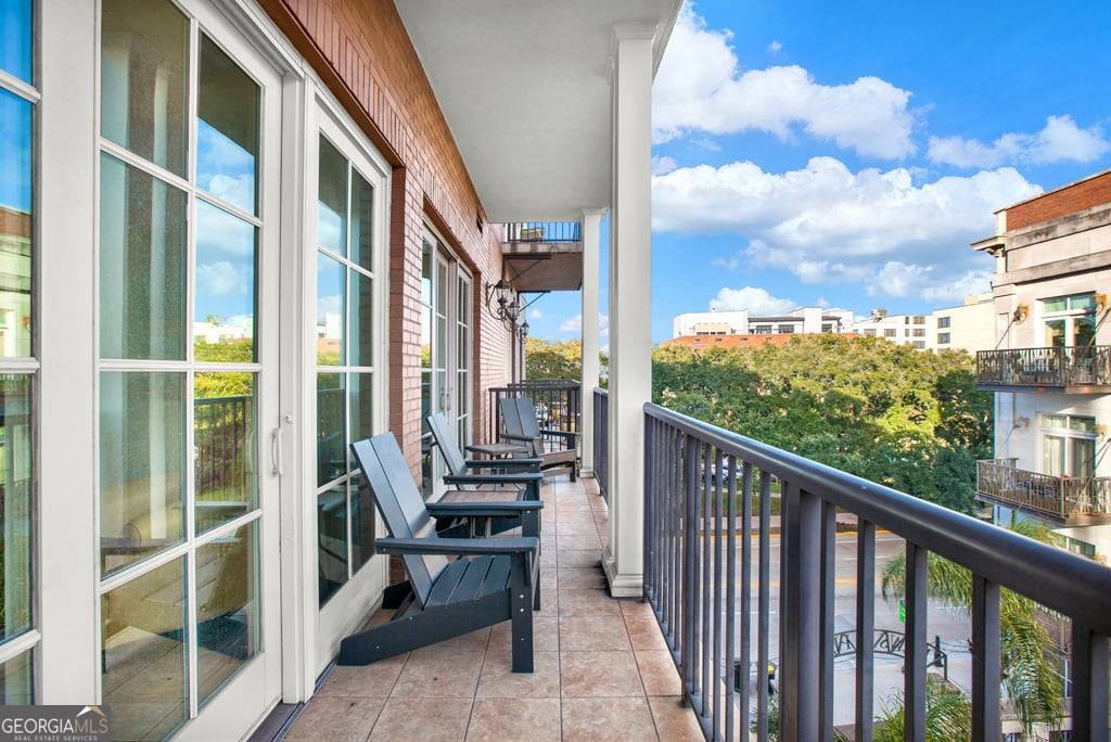 165 West Bay Street, Unit 402W Savannah, GA 31401 - Photo 29 of 37 a balcony view with city view