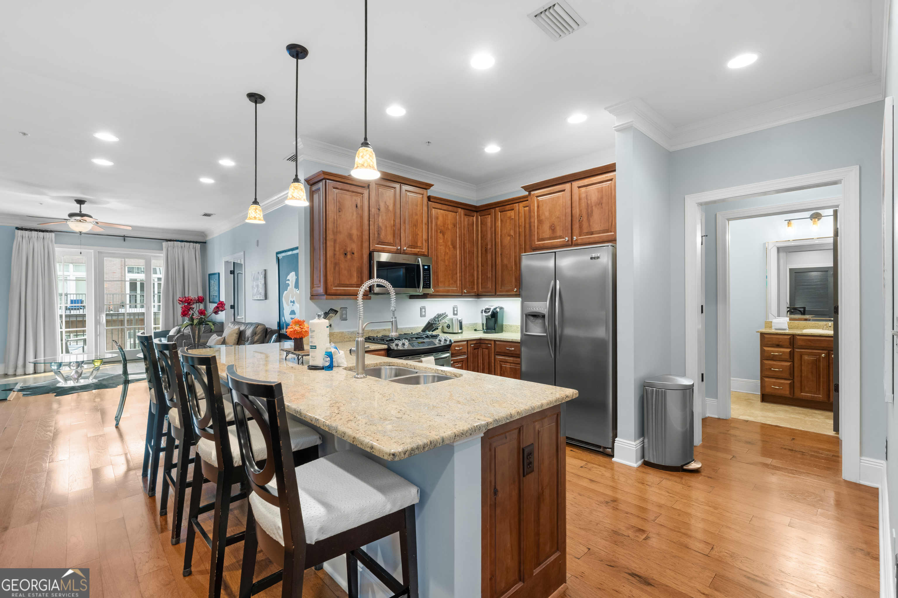 165 West Bay Street, Unit 402W Savannah, GA 31401 - Photo 5 of 37 a large kitchen with a table and chairs