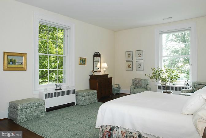 9525 Maidstone Road Delaplane, VA 20144 - Photo 14 of 30 Bath Master