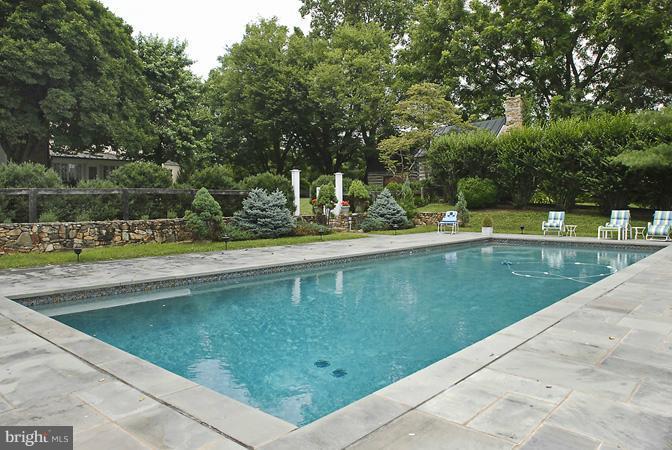 9525 Maidstone Road Delaplane, VA 20144 - Photo 18 of 30 Exterior (Rear)