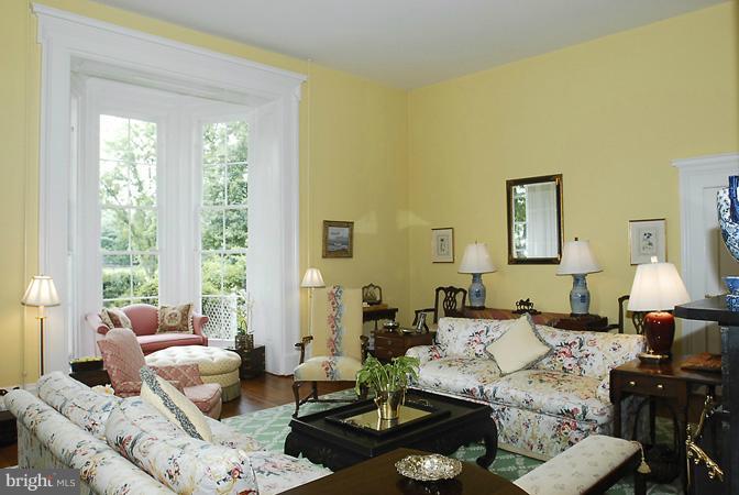 9525 Maidstone Road Delaplane, VA 20144 - Photo 6 of 30 Living Room