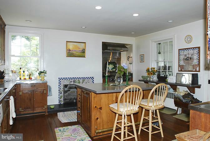 9525 Maidstone Road Delaplane, VA 20144 - Photo 7 of 30 Kitchen