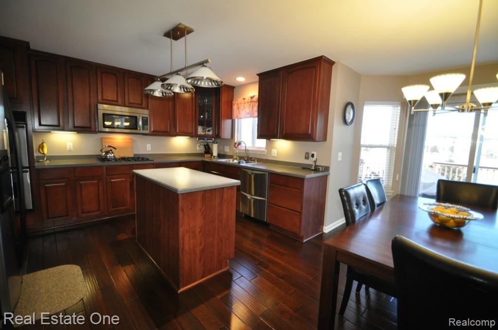 3705 Everett Drive Rochester, MI 48307 - Photo 8 of 30 8.JPG