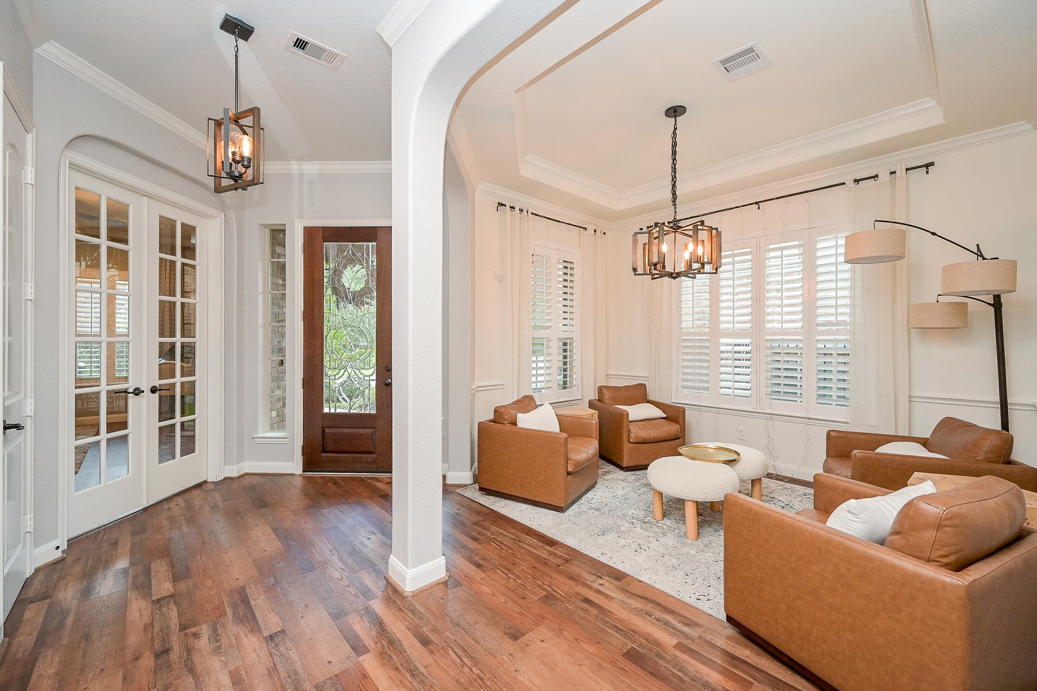 11 South Victoriana Circle Spring, TX 77389 - Photo 8 of 38 a living room with furniture and a chandelier