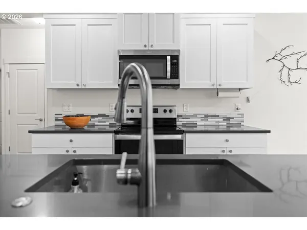 $569,900 | 1320 North Broadway Street, Estacada, OR 97023