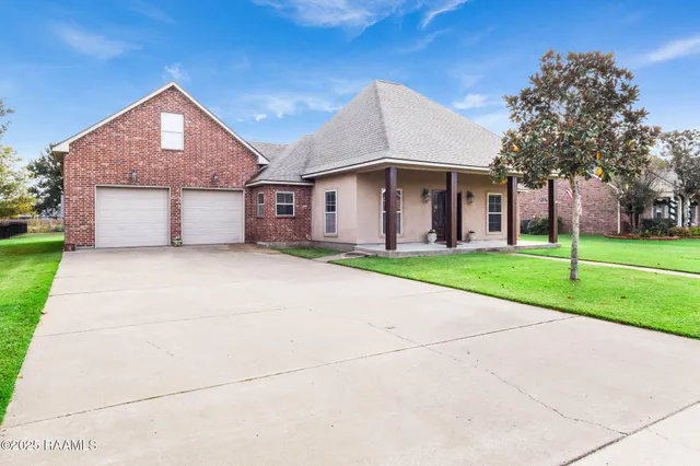 $490,000 | 5105 La Premiere Drive, Maurice, LA 70555