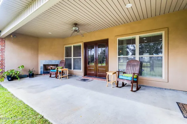 $490,000 | 5105 La Premiere Drive, Maurice, LA 70555