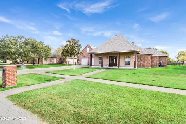 $490,000 | 5105 La Premiere Drive, Maurice, LA 70555