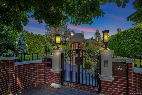 $4,095,000 | 5 Boulevard | Whitestone
