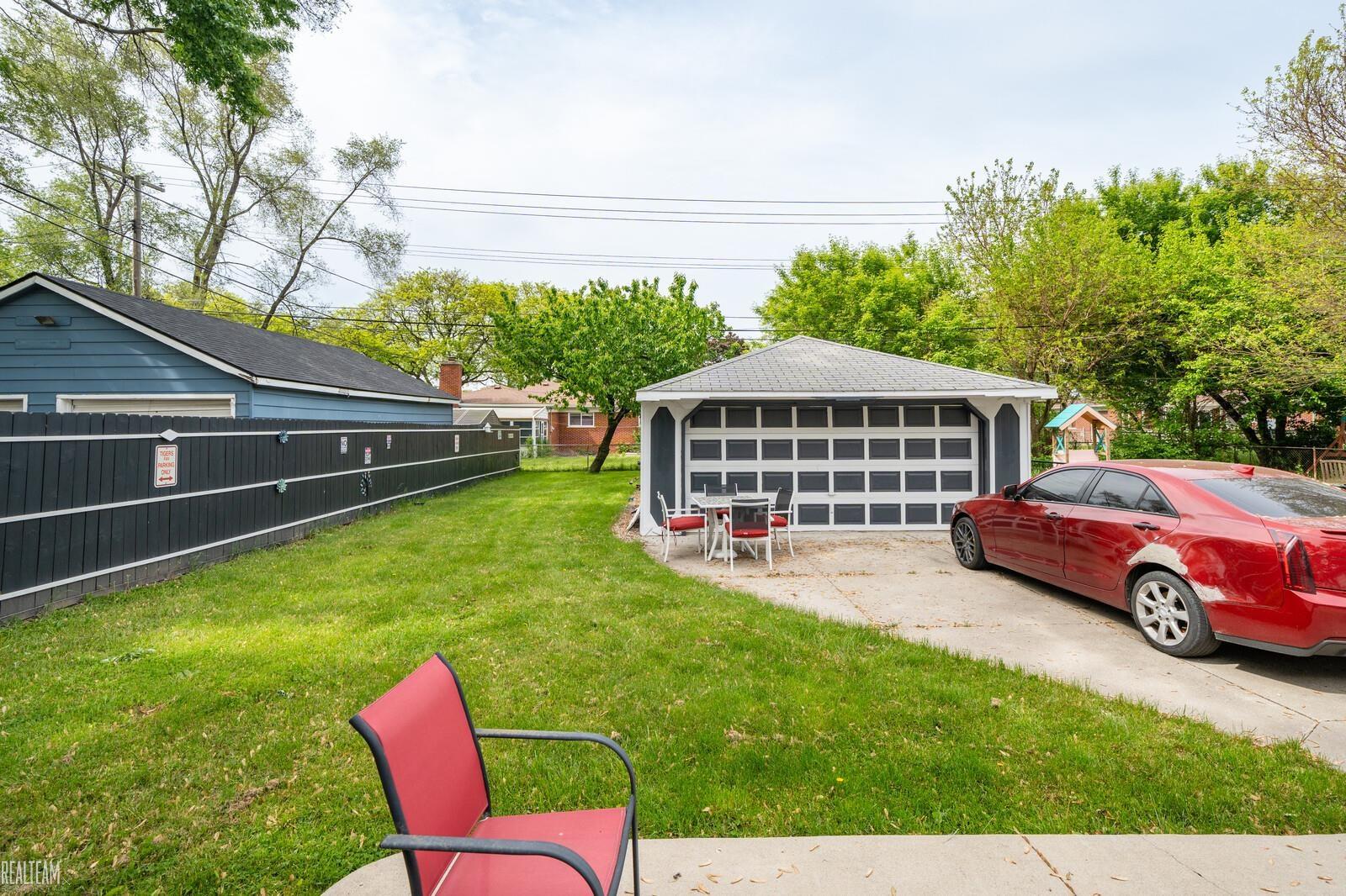 8137 Helen Street Center Line, MI 48015 - Photo 11 of 14 50175835-182969da-0df5-4017-917e-a2a5d2f5134d.JPG