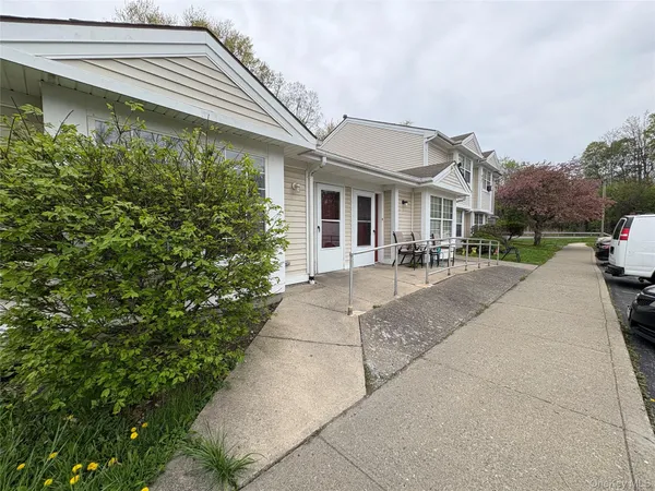 $2,000 | 32 Palmer Avenue, Unit 5, Middletown, NY 10940