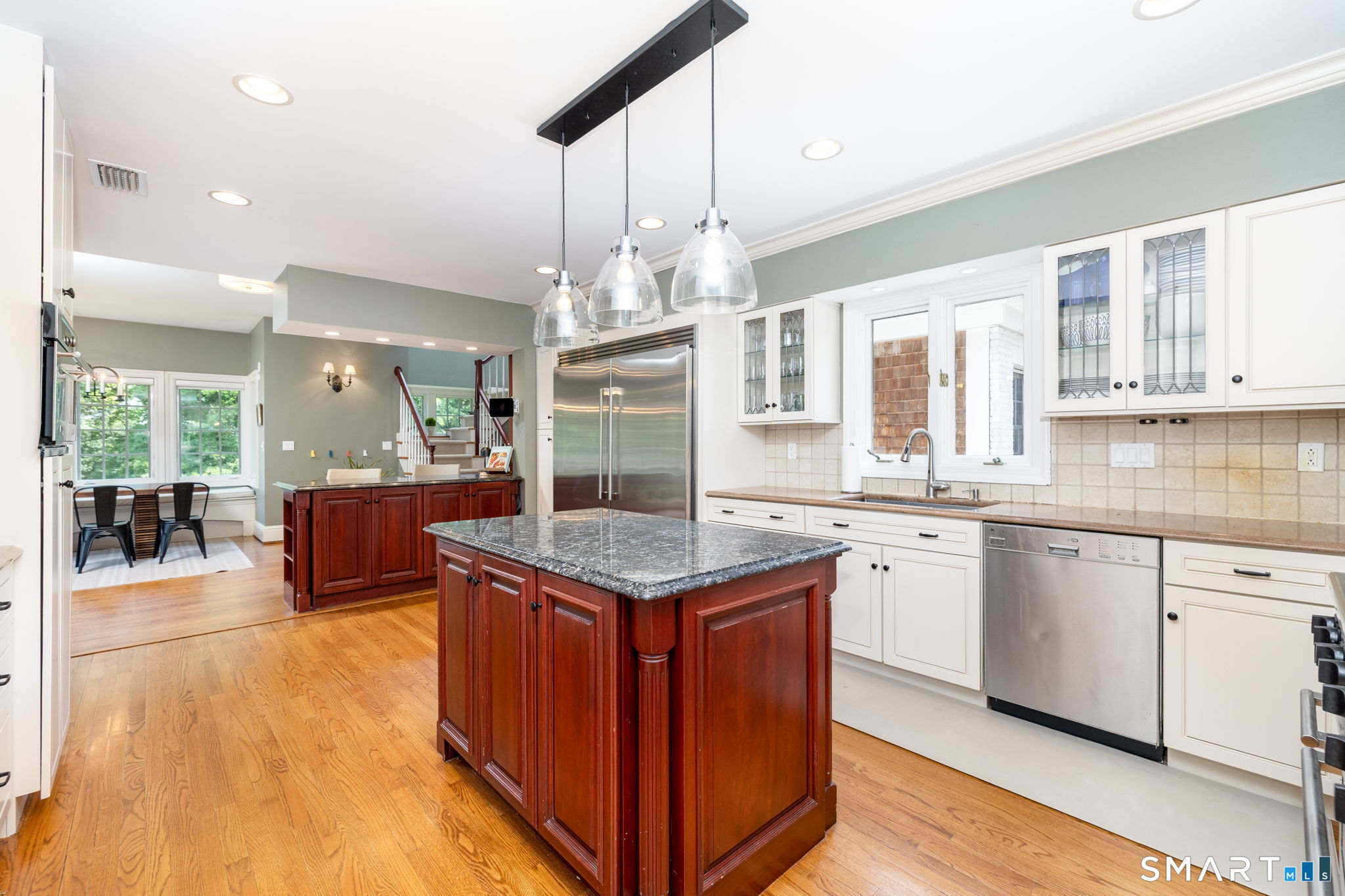 82 Ledyard Road West Hartford, CT 06117 - Photo 3 of 40