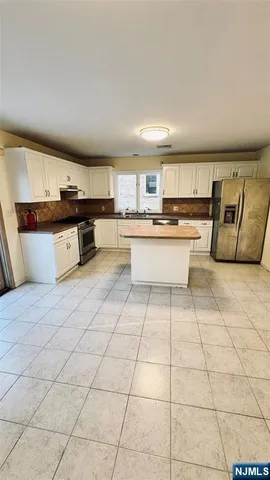 $5,000 | 107 East Harwood Terrace, Unit B, Palisades Park, NJ 07650