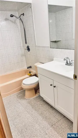 $5,000 | 107 East Harwood Terrace, Unit B, Palisades Park, NJ 07650