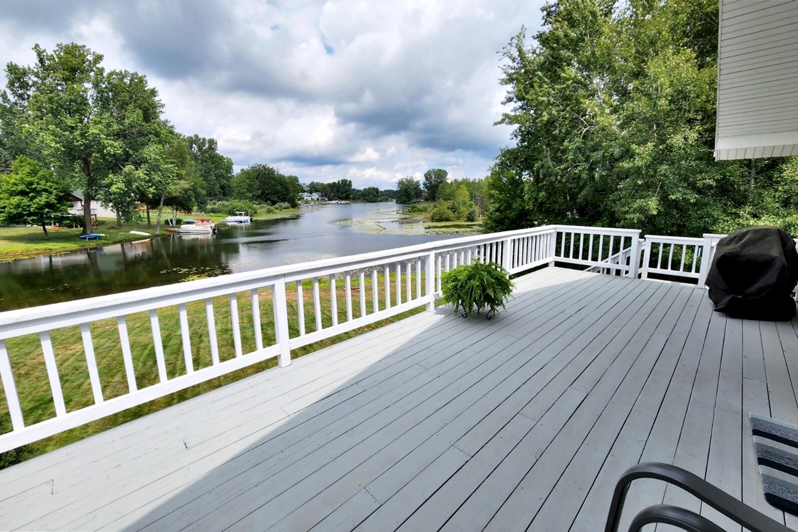 11430 North Lookout Ridge Canadian Lakes, MI 49346 - Photo 19 of 24 19 Great Large Deck