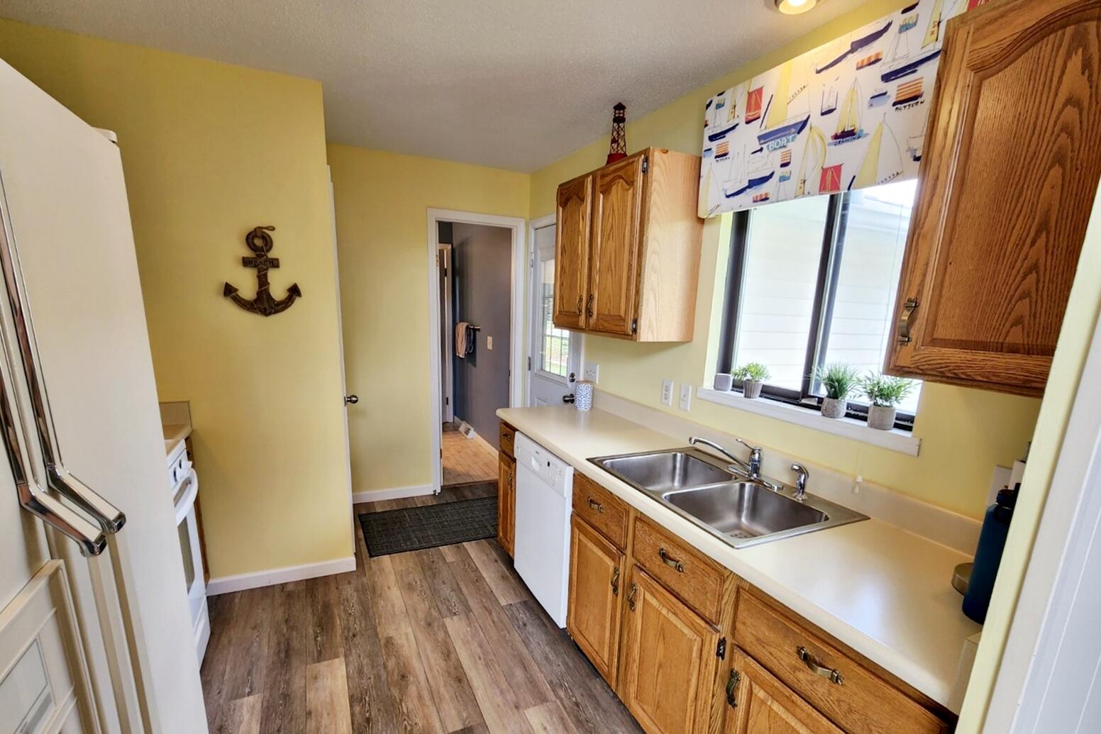 11430 North Lookout Ridge Canadian Lakes, MI 49346 - Photo 9 of 24 9 Kitchen