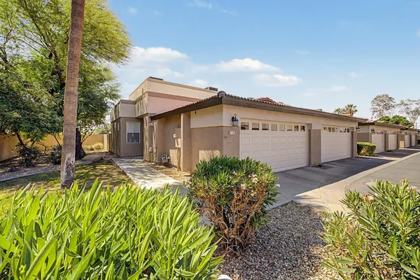 $2,500 | 3221 North 37th Street, Unit 10, Phoenix, AZ 85018