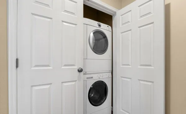 $2,500 | 3221 North 37th Street, Unit 10, Phoenix, AZ 85018