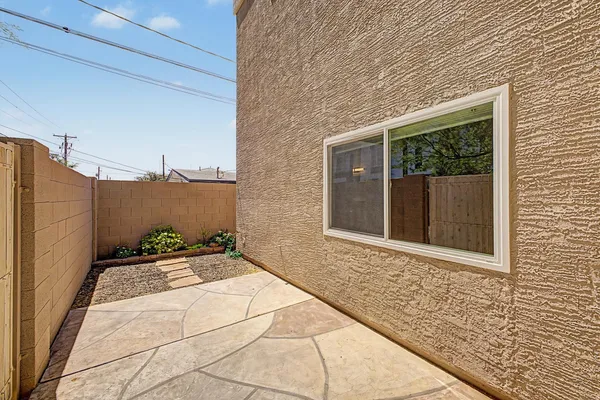 $2,500 | 3221 North 37th Street, Unit 10, Phoenix, AZ 85018