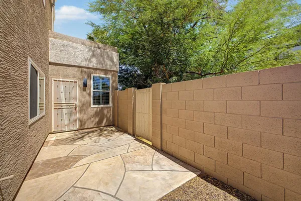 $2,500 | 3221 North 37th Street, Unit 10, Phoenix, AZ 85018