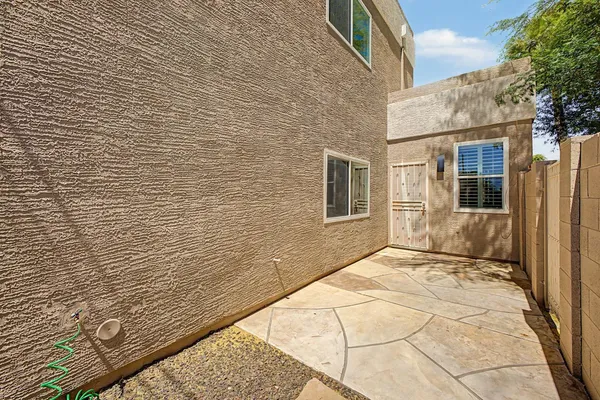 $2,500 | 3221 North 37th Street, Unit 10, Phoenix, AZ 85018