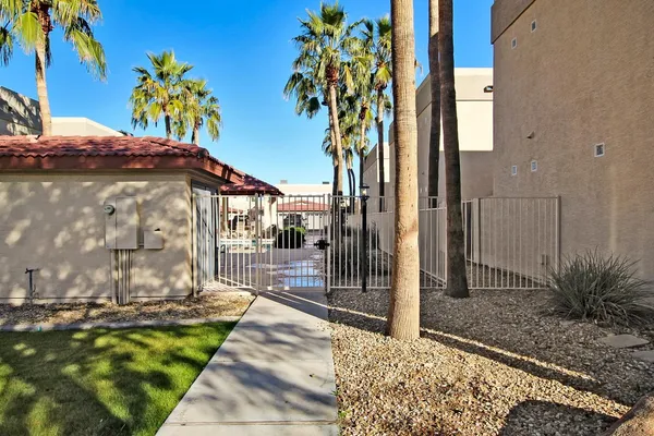 $2,500 | 3221 North 37th Street, Unit 10, Phoenix, AZ 85018