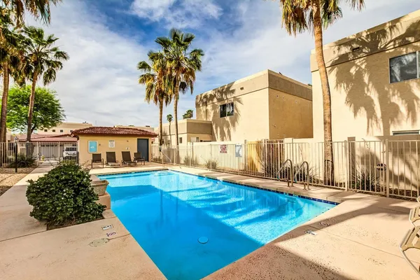 $2,500 | 3221 North 37th Street, Unit 10, Phoenix, AZ 85018