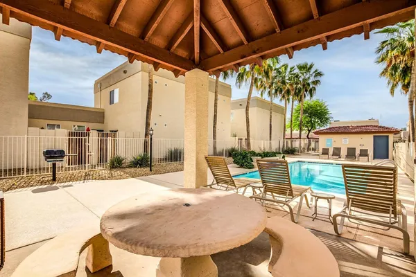 $2,500 | 3221 North 37th Street, Unit 10, Phoenix, AZ 85018