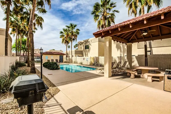 $2,500 | 3221 North 37th Street, Unit 10, Phoenix, AZ 85018