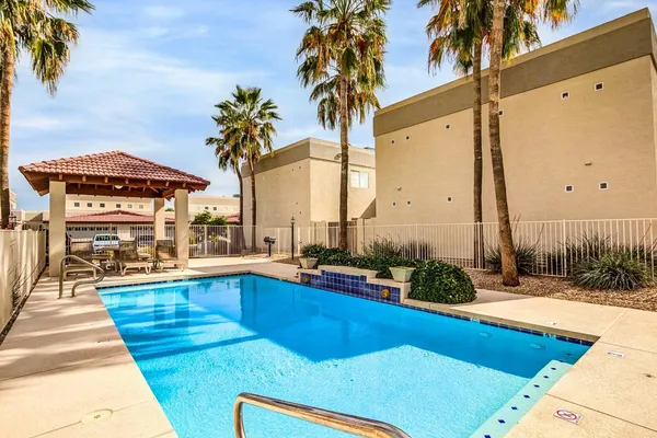 $2,500 | 3221 North 37th Street, Unit 10, Phoenix, AZ 85018