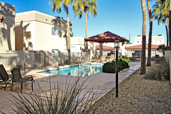$2,500 | 3221 North 37th Street, Unit 10, Phoenix, AZ 85018