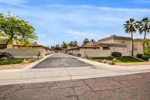 $2,500 | 3221 North 37th Street, Unit 10, Phoenix, AZ 85018