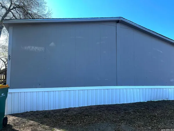 $1,455 | 69 D Street, Converse, TX 78109