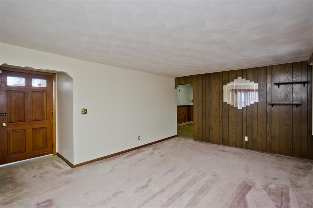 14 Tumbleweed Road Springfield, MA 01109 - Photo 16 of 28 an empty room with windows and closet