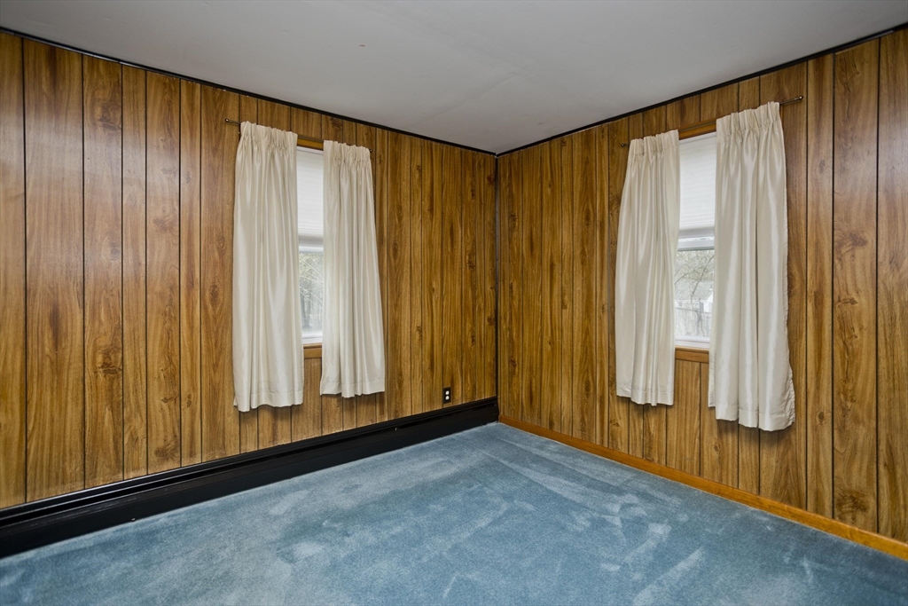 14 Tumbleweed Road Springfield, MA 01109 - Photo 19 of 28 an empty room with window